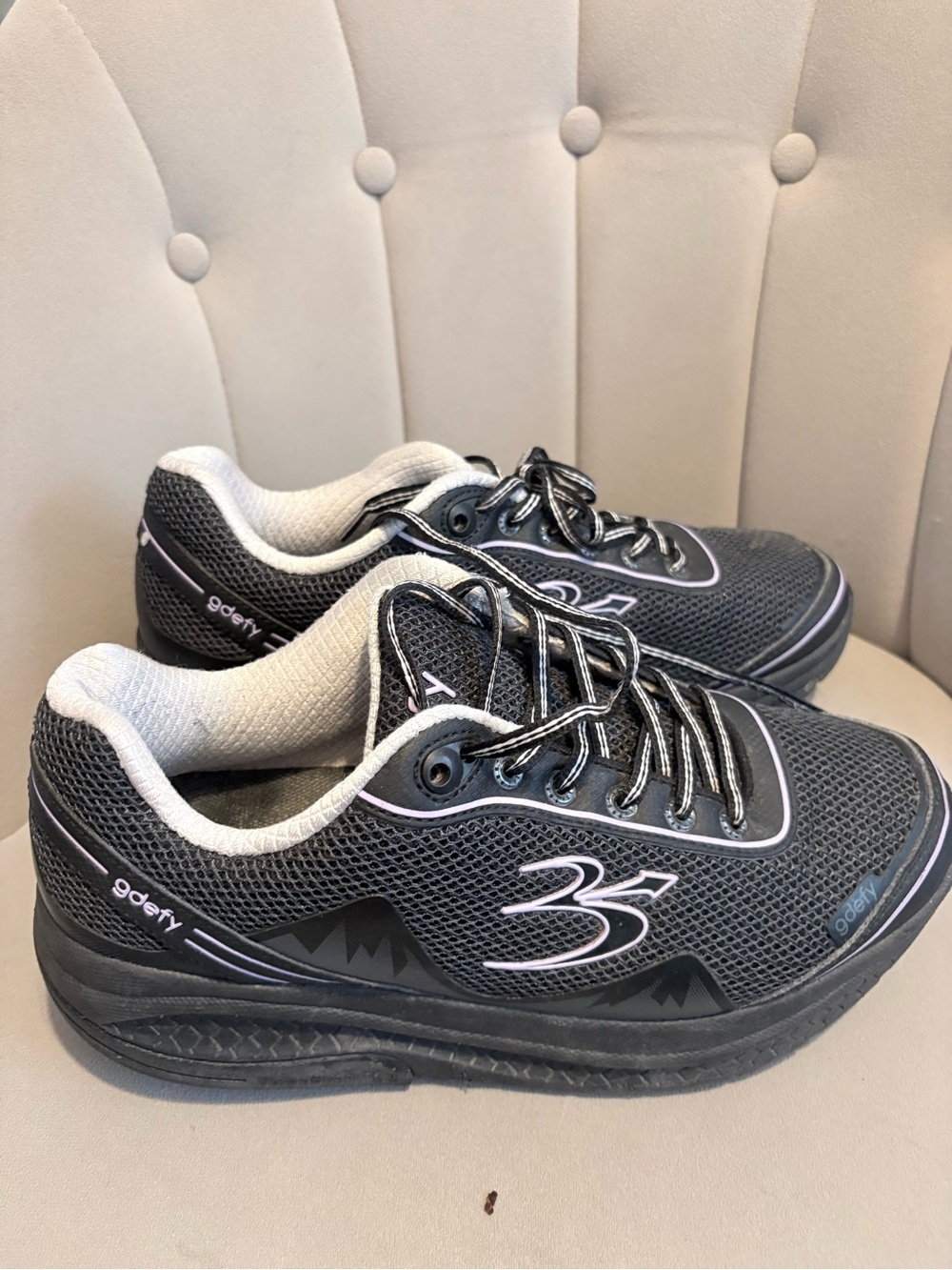Black Women’s Lace-Up Comfort Walking Sneakers